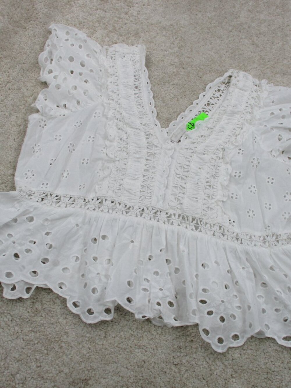 Jennifer & Grace Blouse Large White Eyelet Flutter Sleeve Delicate Lace Womens - Picture 2 of 9